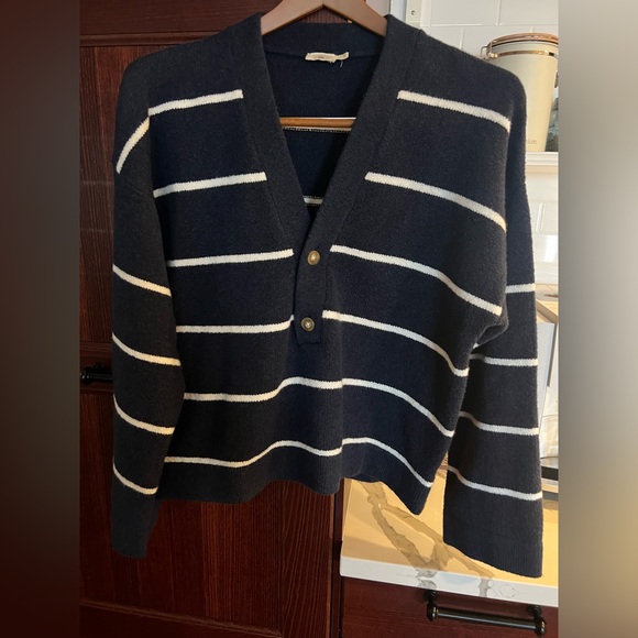 Faherty Jackson V-neck popover Norman Navy stripe - Picture 8 of 11